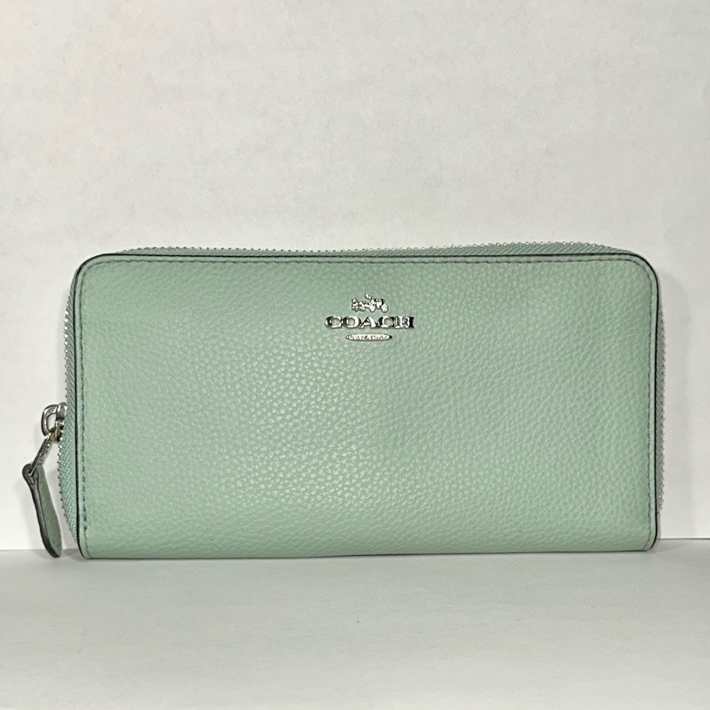 *RARE COLOR* COACH Accordion Zip Wallet in Polished Pebble Leather